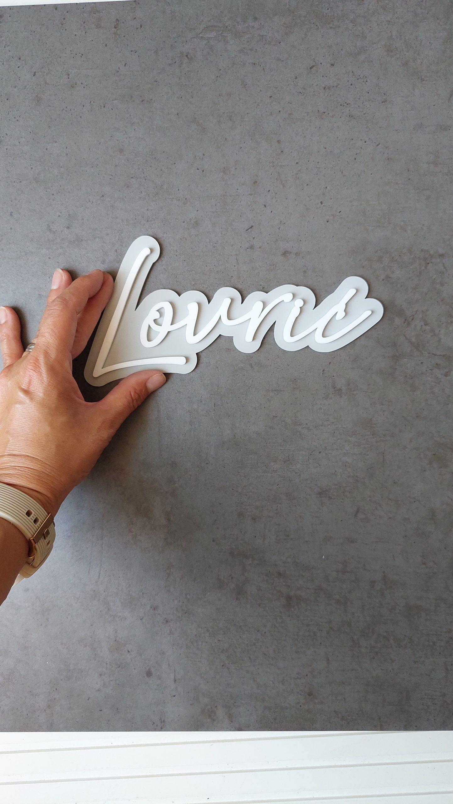 PLOČICA S PREZIMENOM OD PLEKSIGLASA